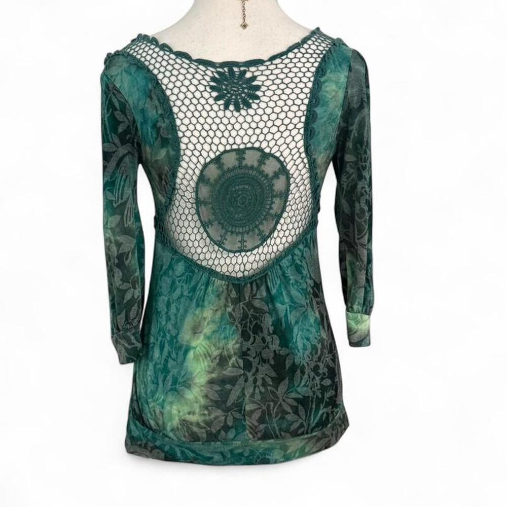 Green floral mesh top with 3/4 sleeves and a boho vibe size medium